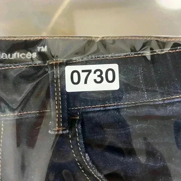 Maurices Super high-Rise Skinny crop Jeans Womens M reg Blue Distressed 0730 - Picture 8 of 8